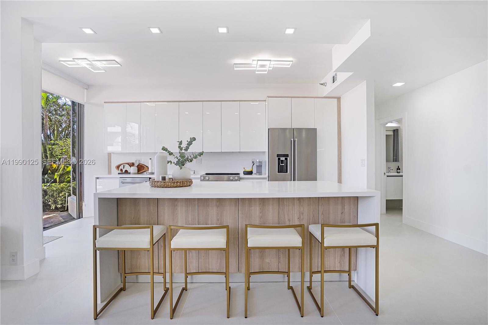 19101 Mystic Pointe Dr #111