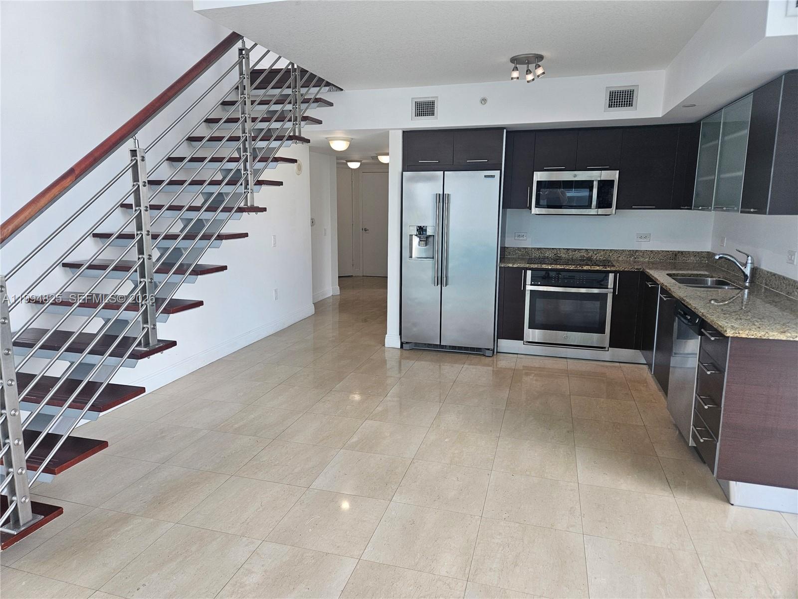 image Brickell on the River South10