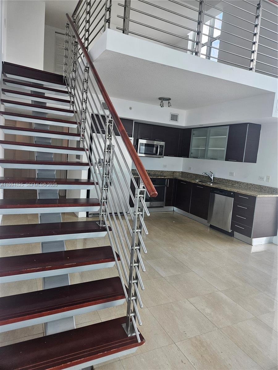 image Brickell on the River South15