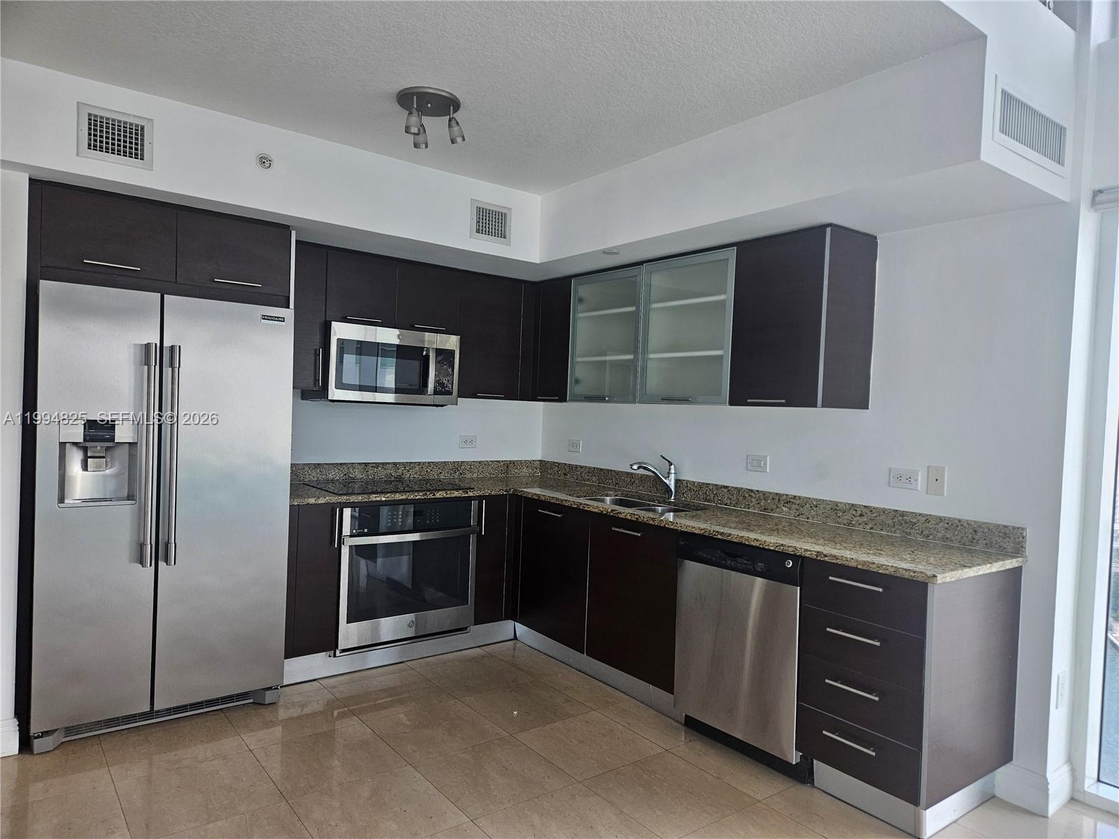 image Brickell on the River South18