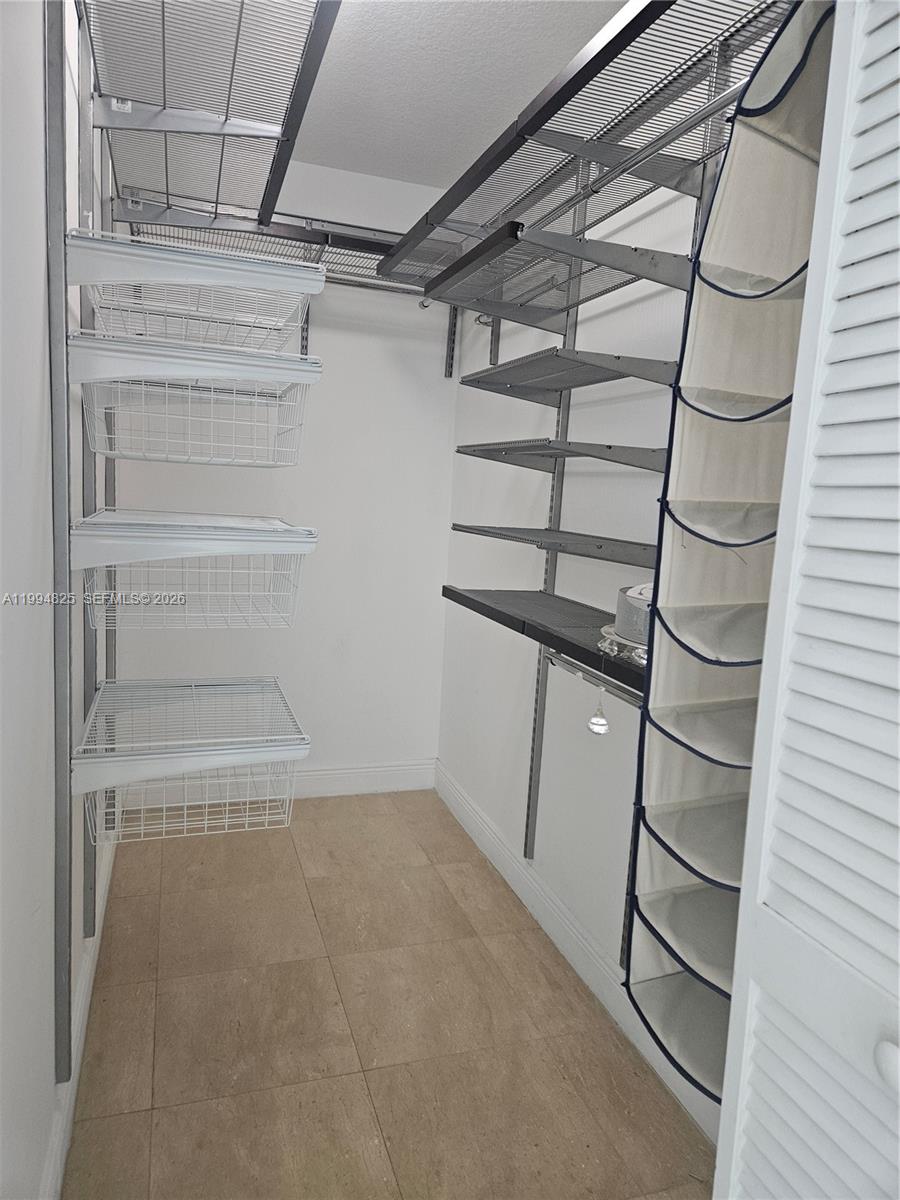 image Brickell on the River South27