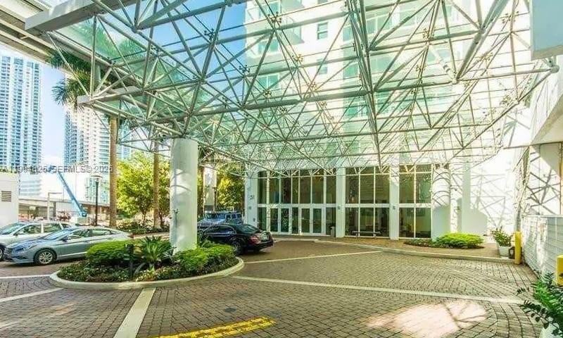 image Brickell on the River South3