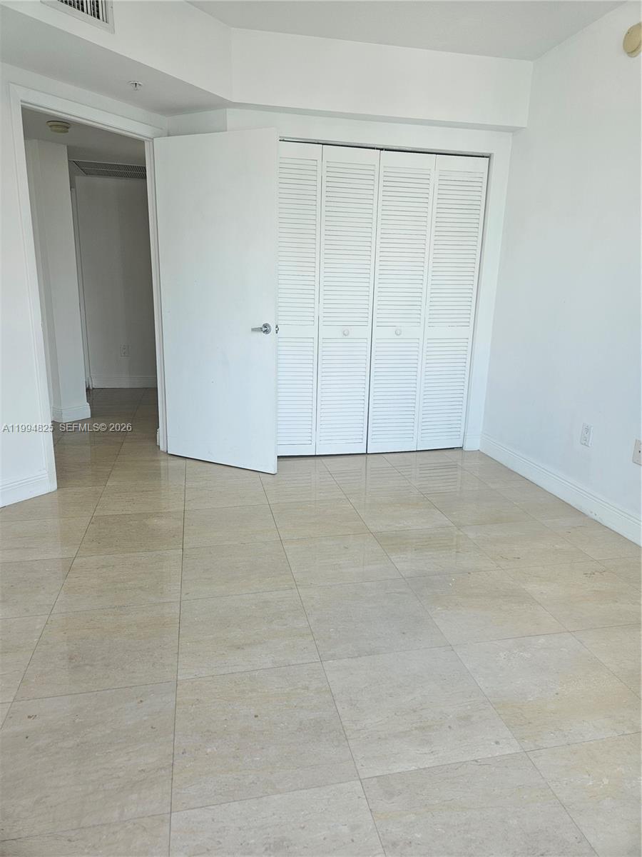 image Brickell on the River South40