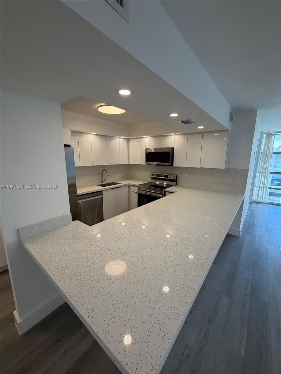 851 Three Iss Blvd #512