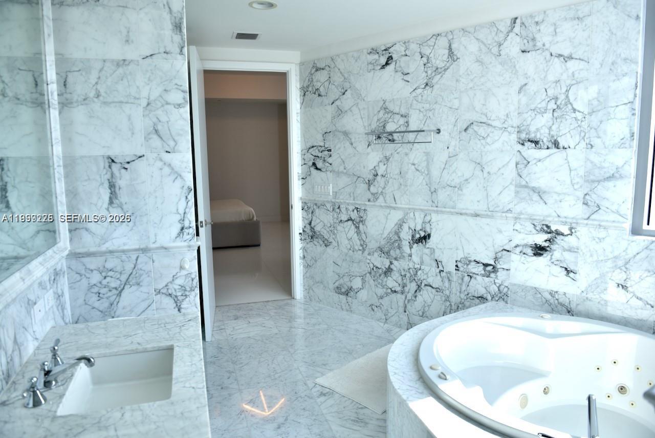 17475 Collins Ave #2802 Sunny Isles Beach, FL 33160