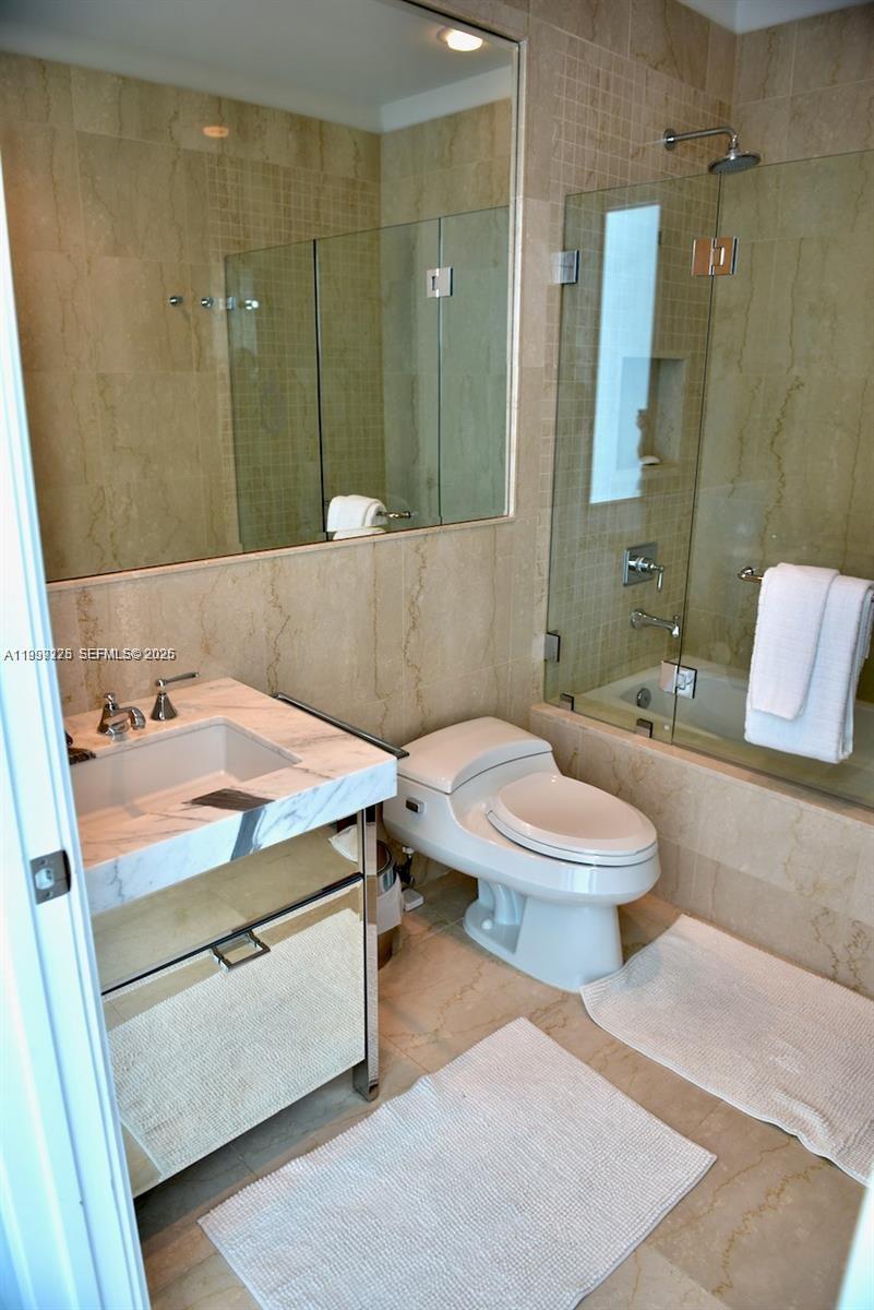 17475 Collins Ave #2802 Sunny Isles Beach, FL 33160