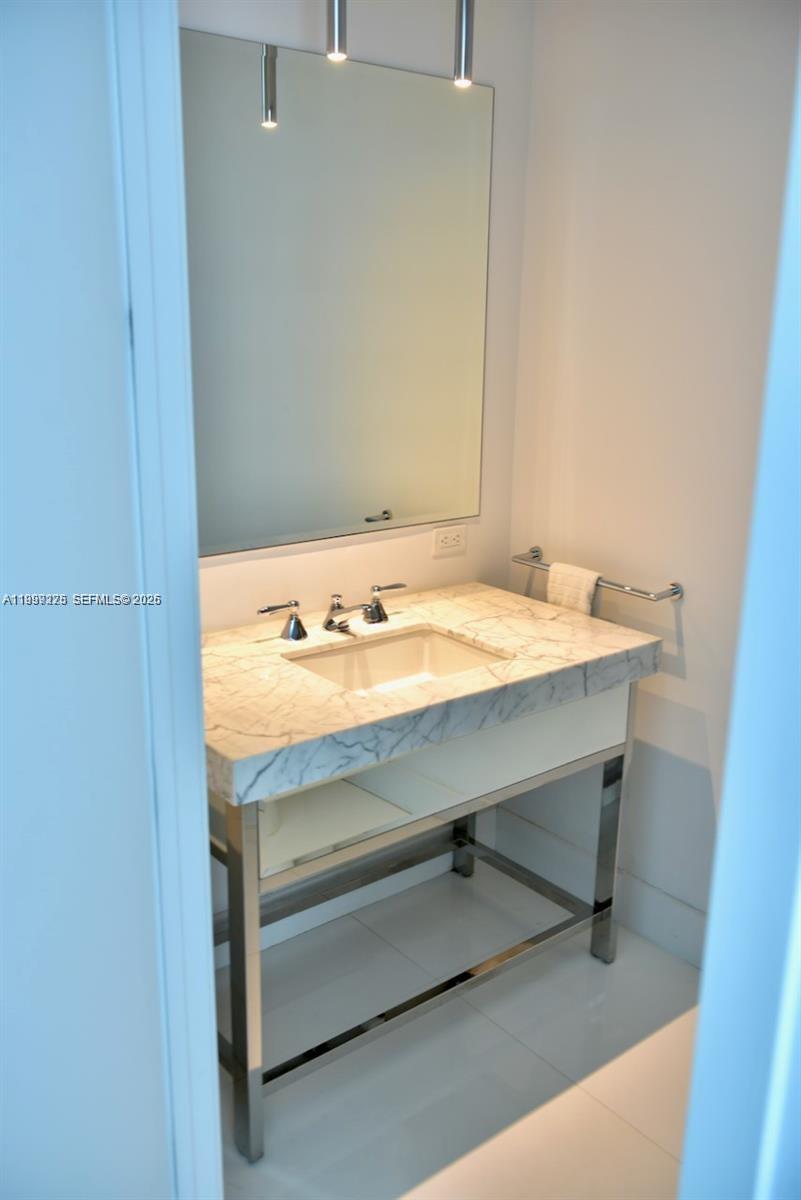 17475 Collins Ave #2802 Sunny Isles Beach, FL 33160