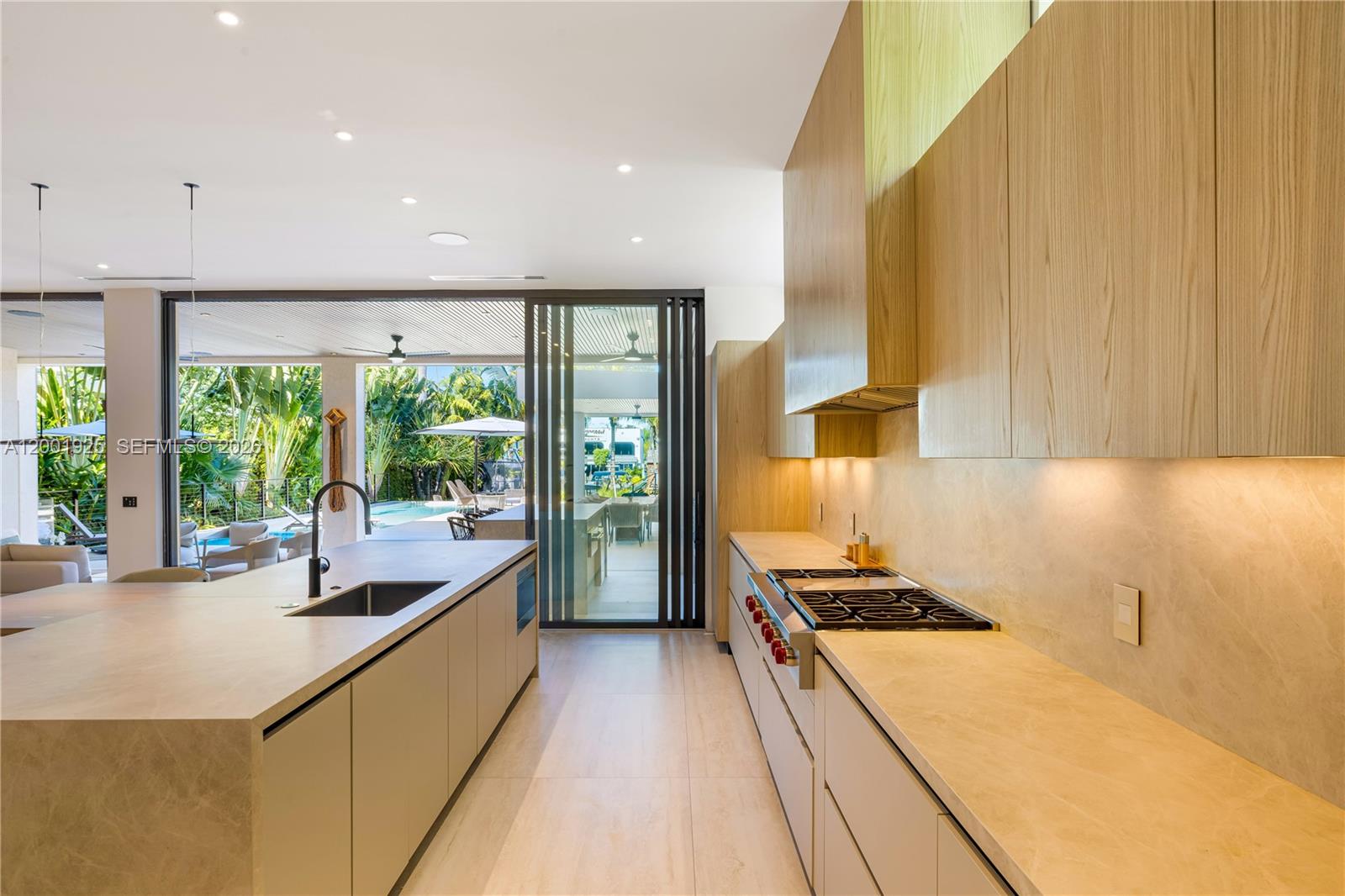 707 NE 77th St #n/a Miami, FL 33138