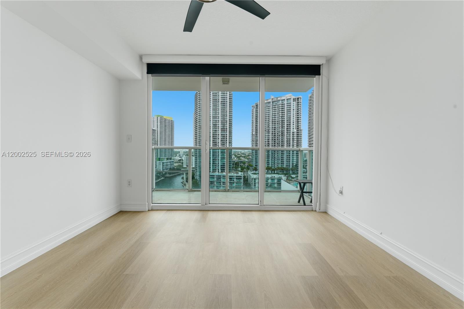 image Brickell on the River North9