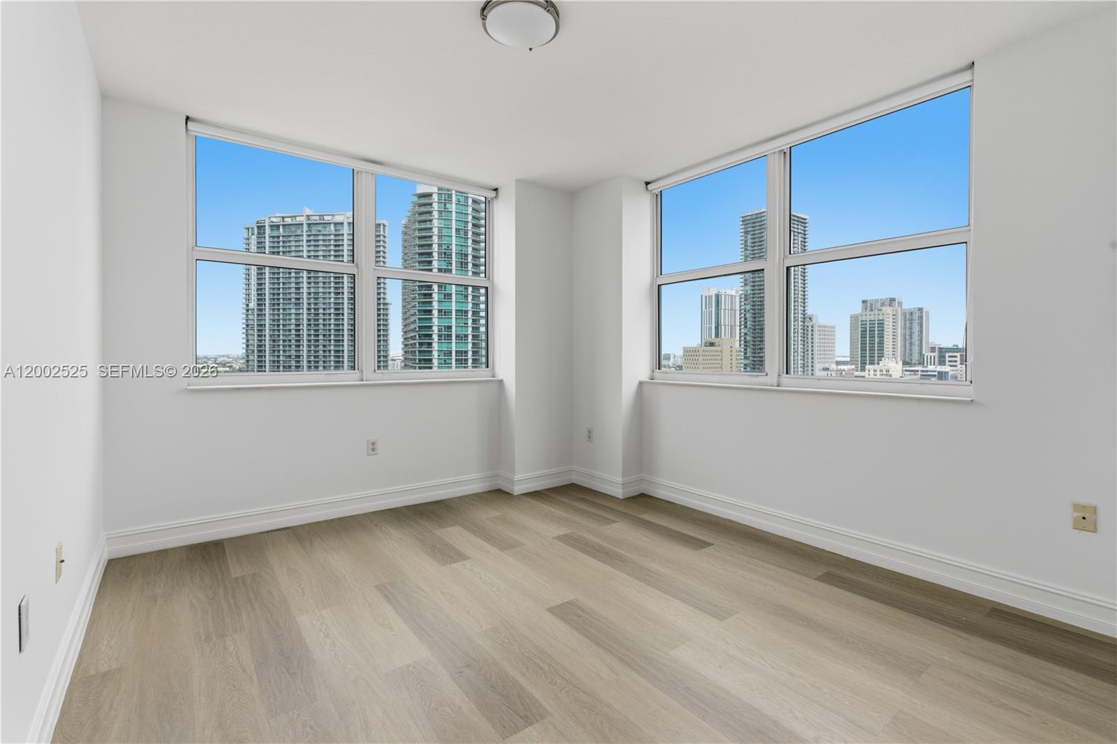 image Brickell on the River North15