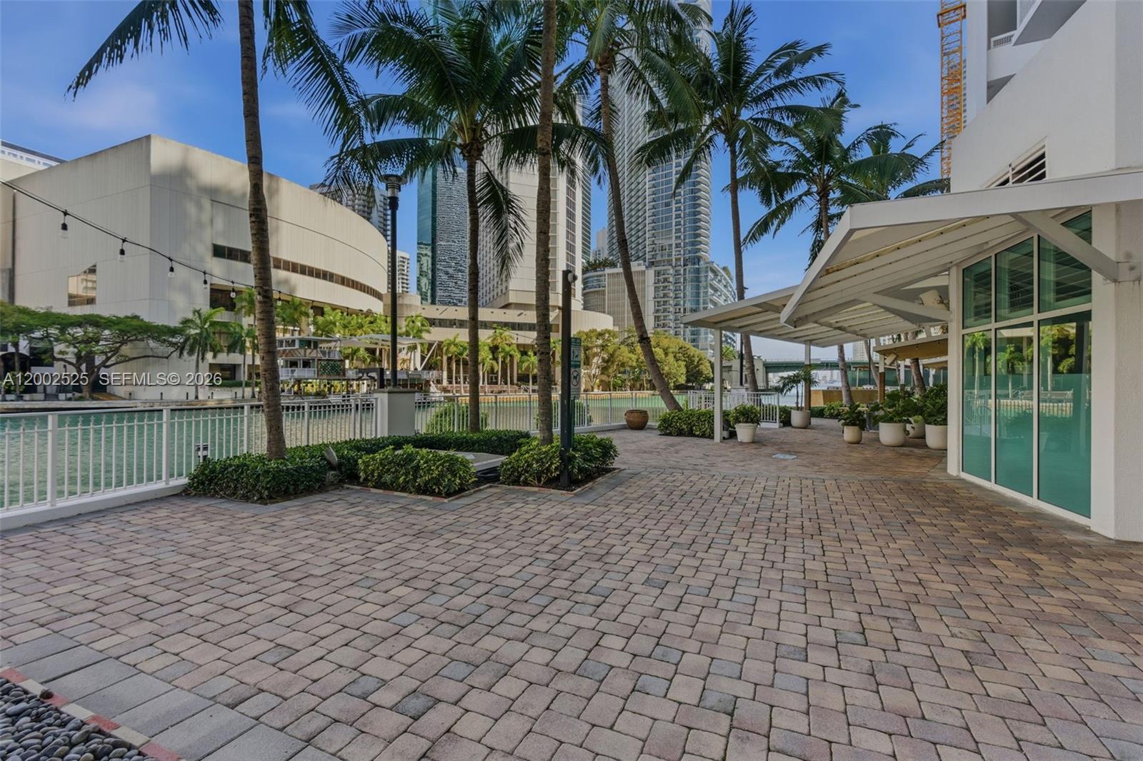 image Brickell on the River North38