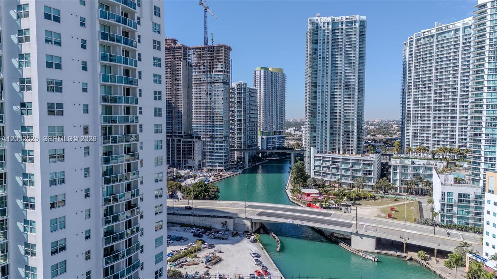 image Brickell on the River North43