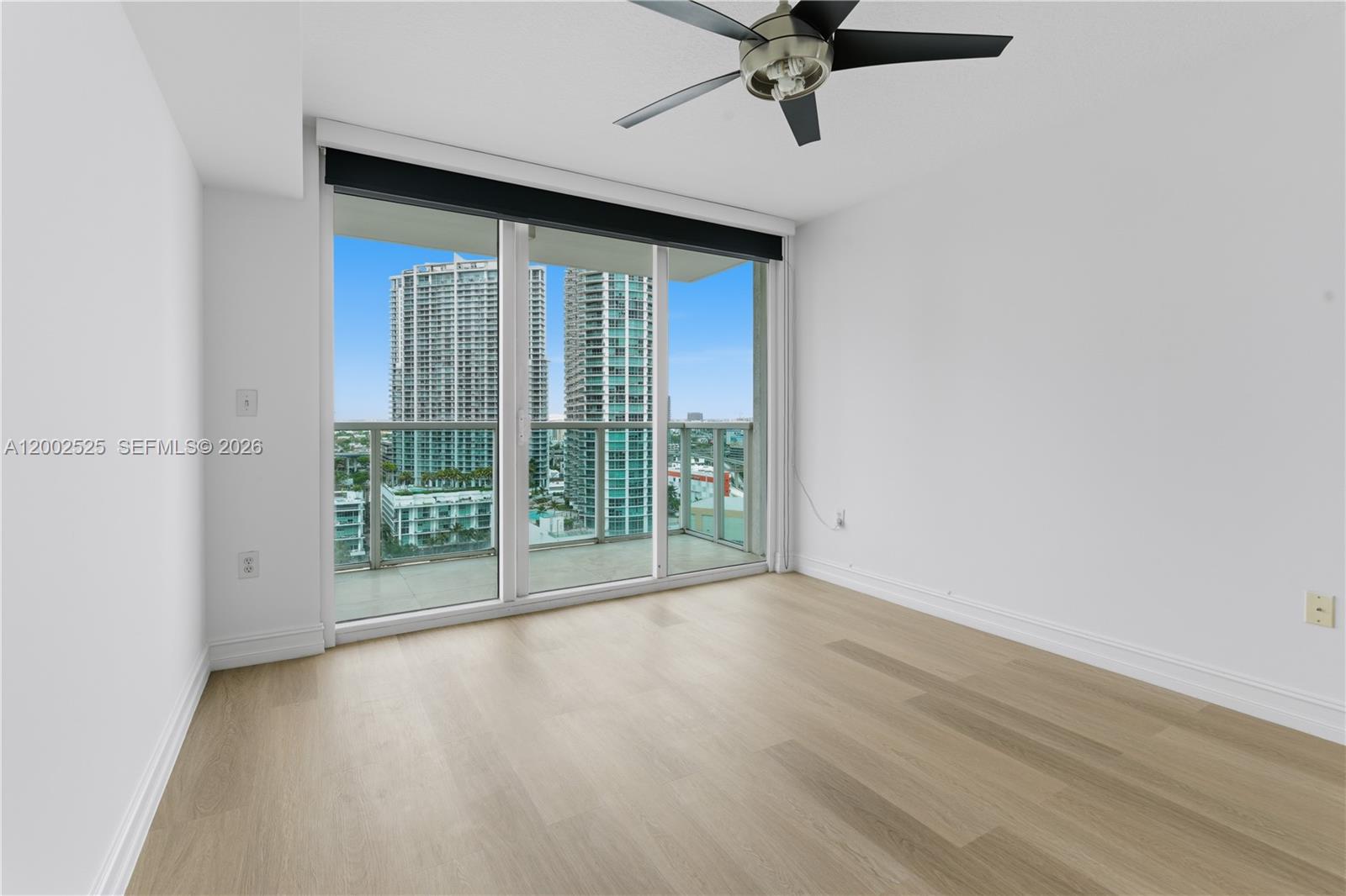 image Brickell on the River North8