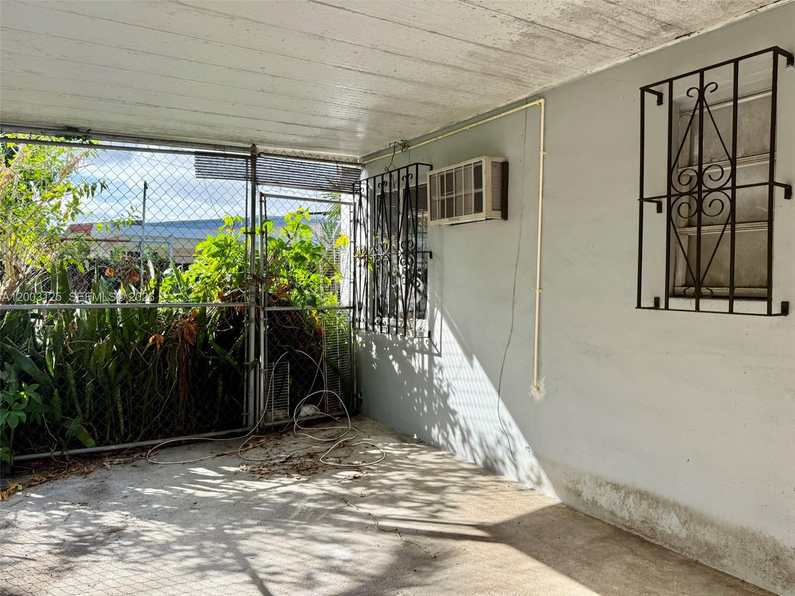 3000 NW 5th St Miami, FL 33125