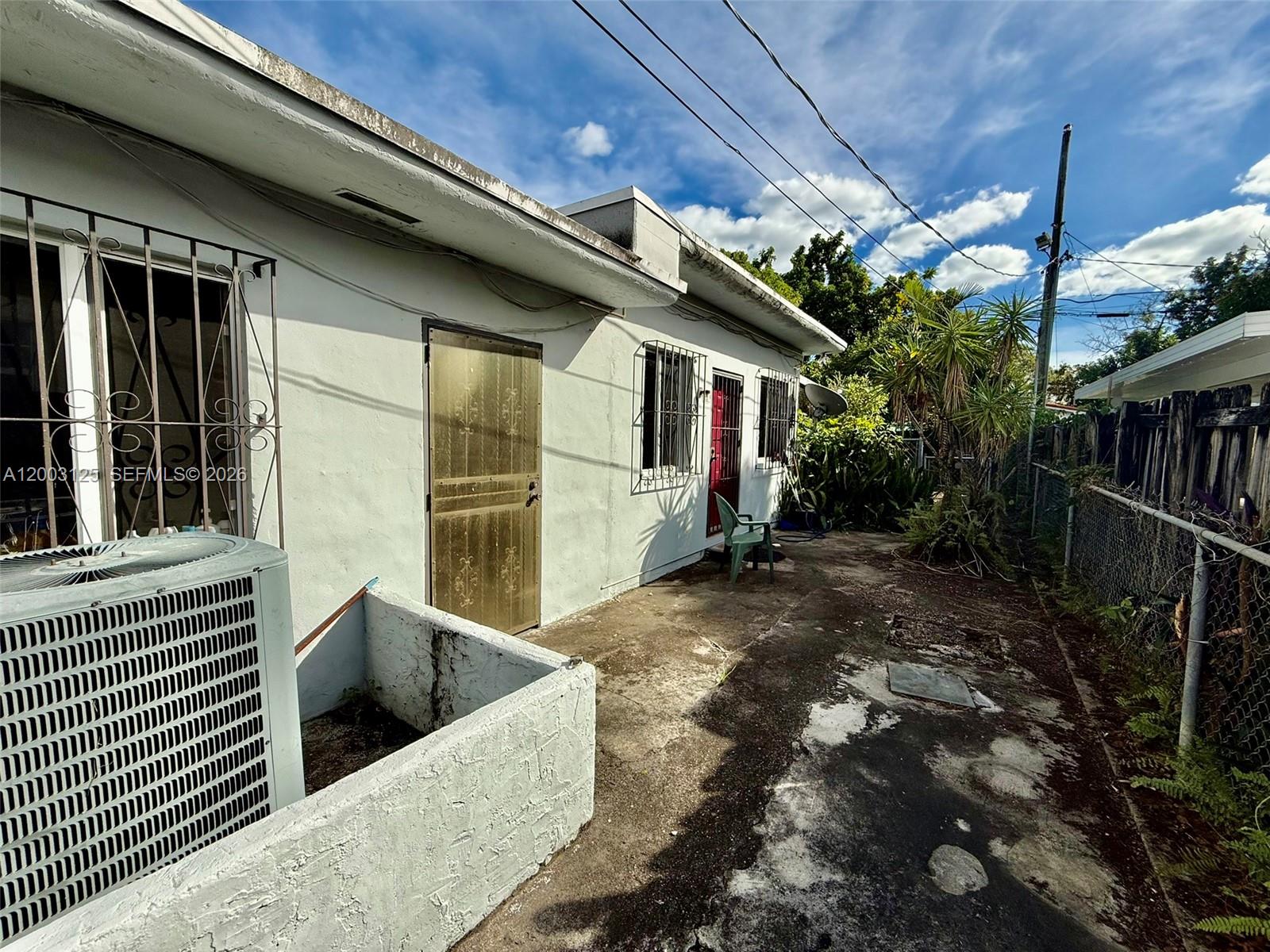 3000 NW 5th St Miami, FL 33125
