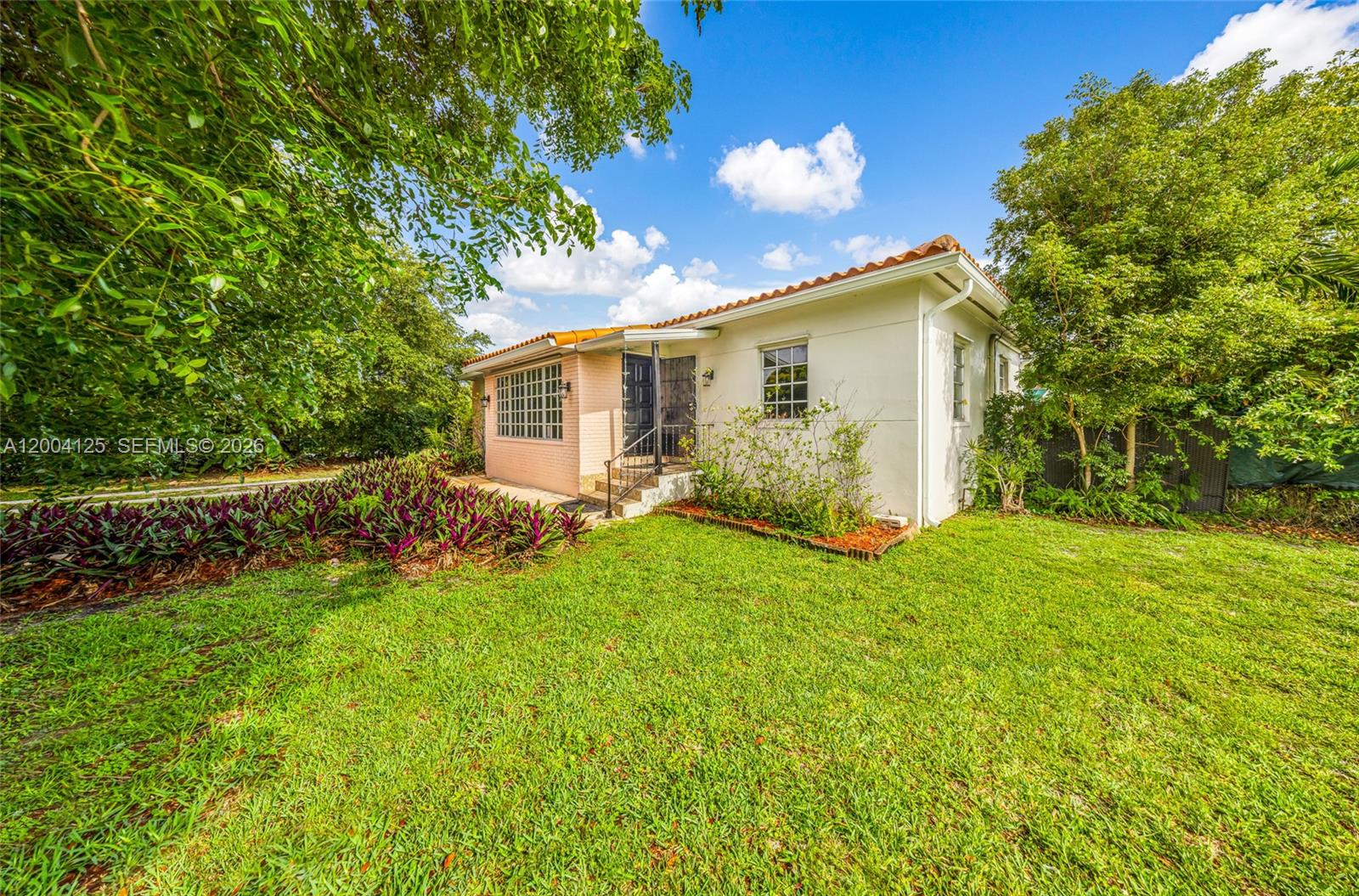1061 Wren Ave Miami Springs, FL 33166