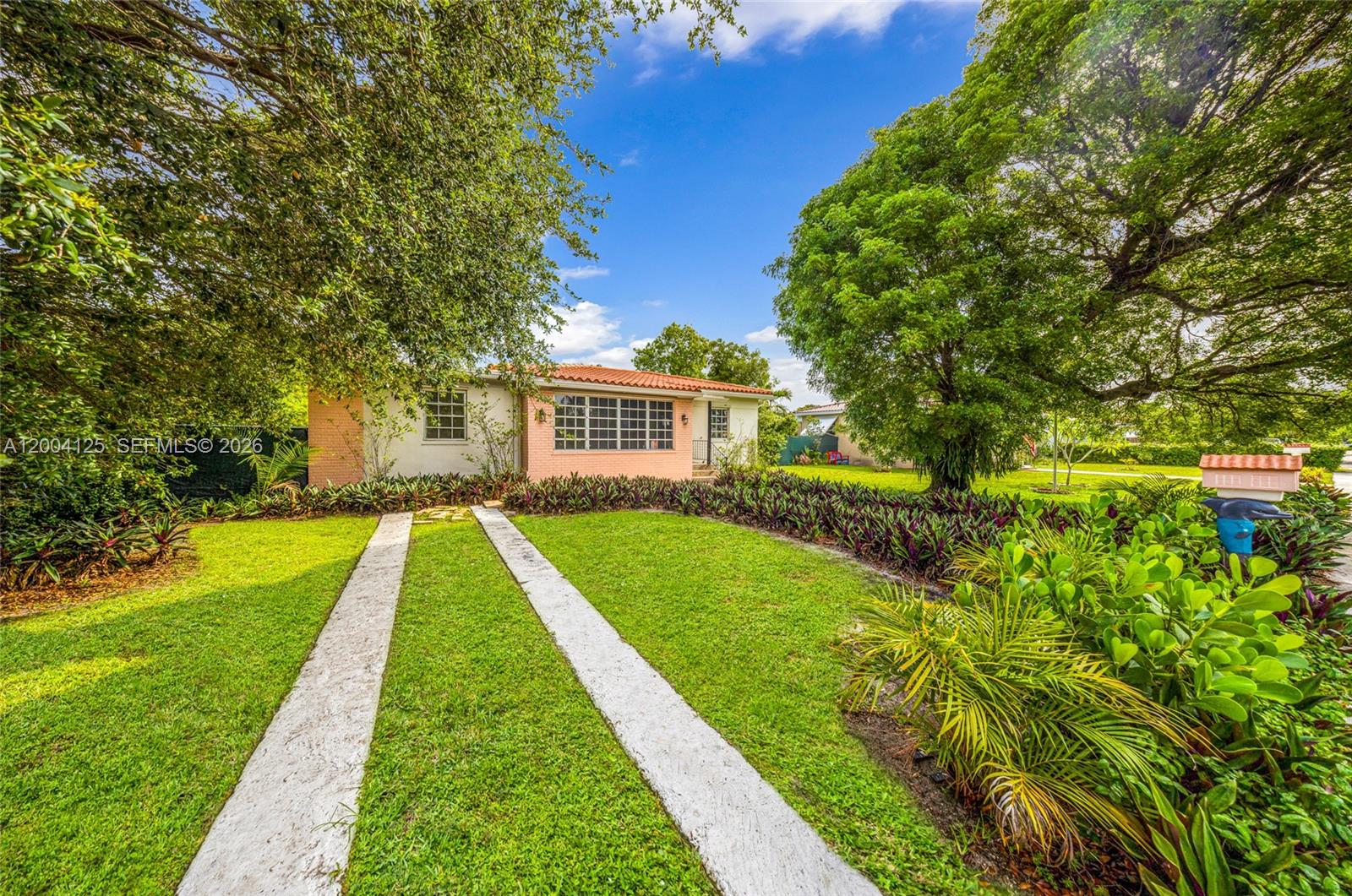 1061 Wren Ave Miami Springs, FL 33166