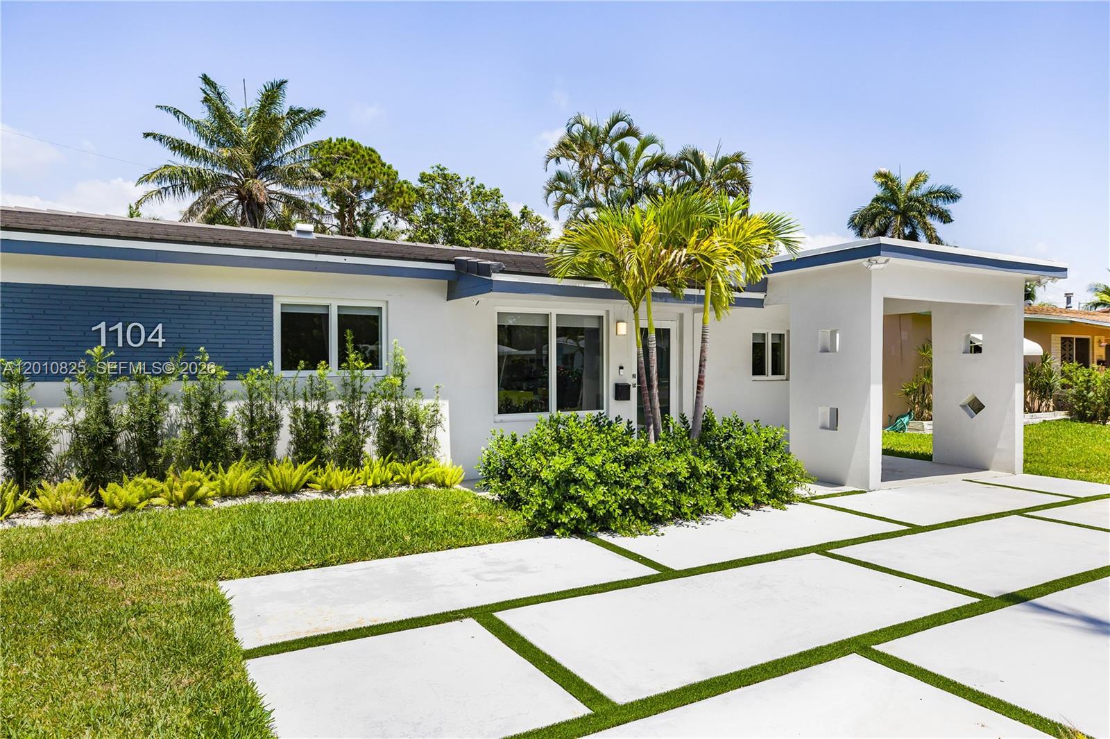 1104 N 13th Ter