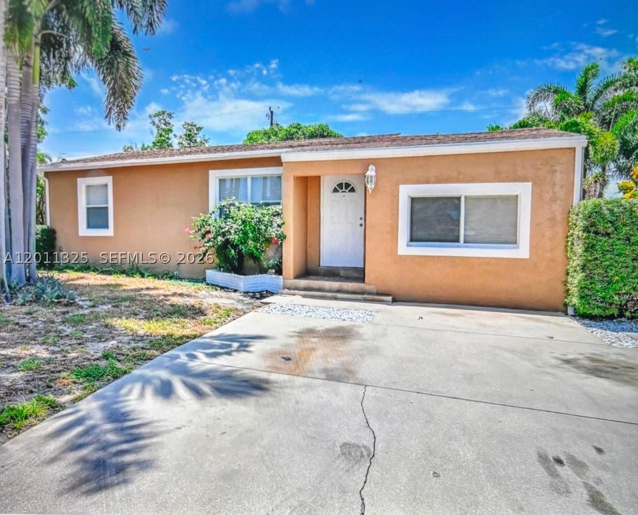 822 Avenida Hermosa