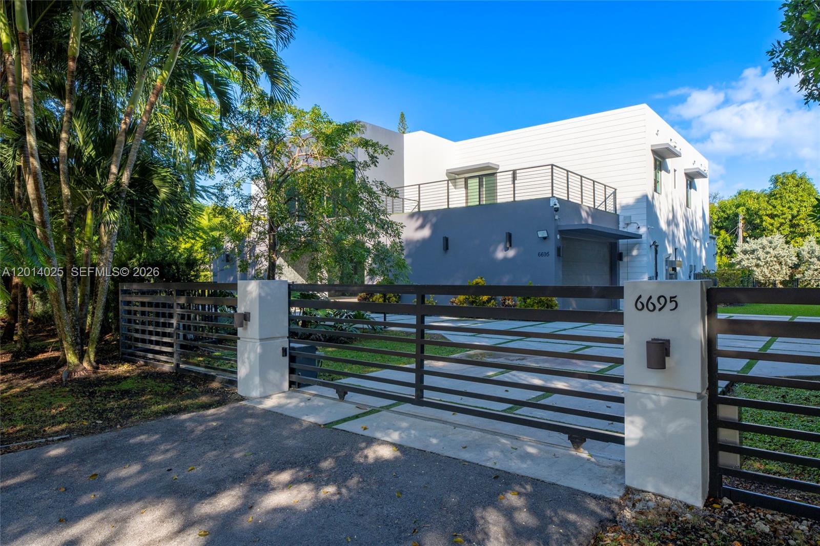 6695 SW 112th St Pinecrest, FL 33156