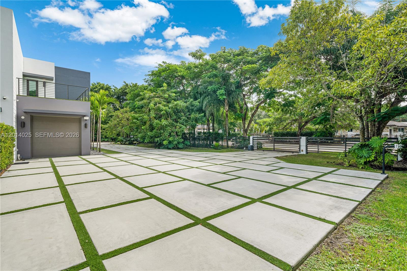 6695 SW 112th St Pinecrest, FL 33156