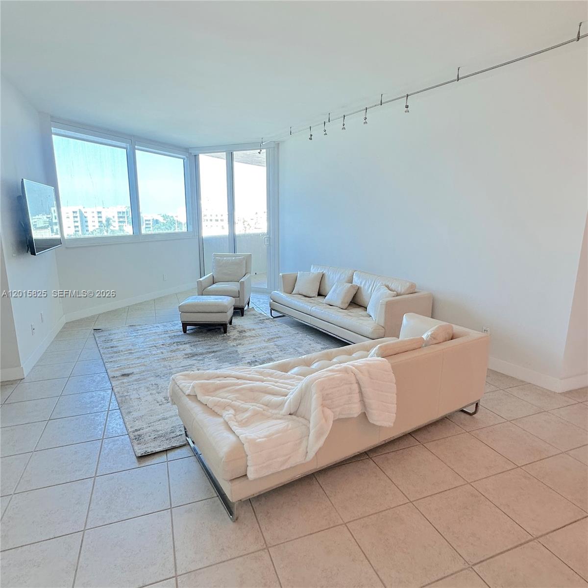 300 S Pointe Dr #704 Miami Beach, FL 33139