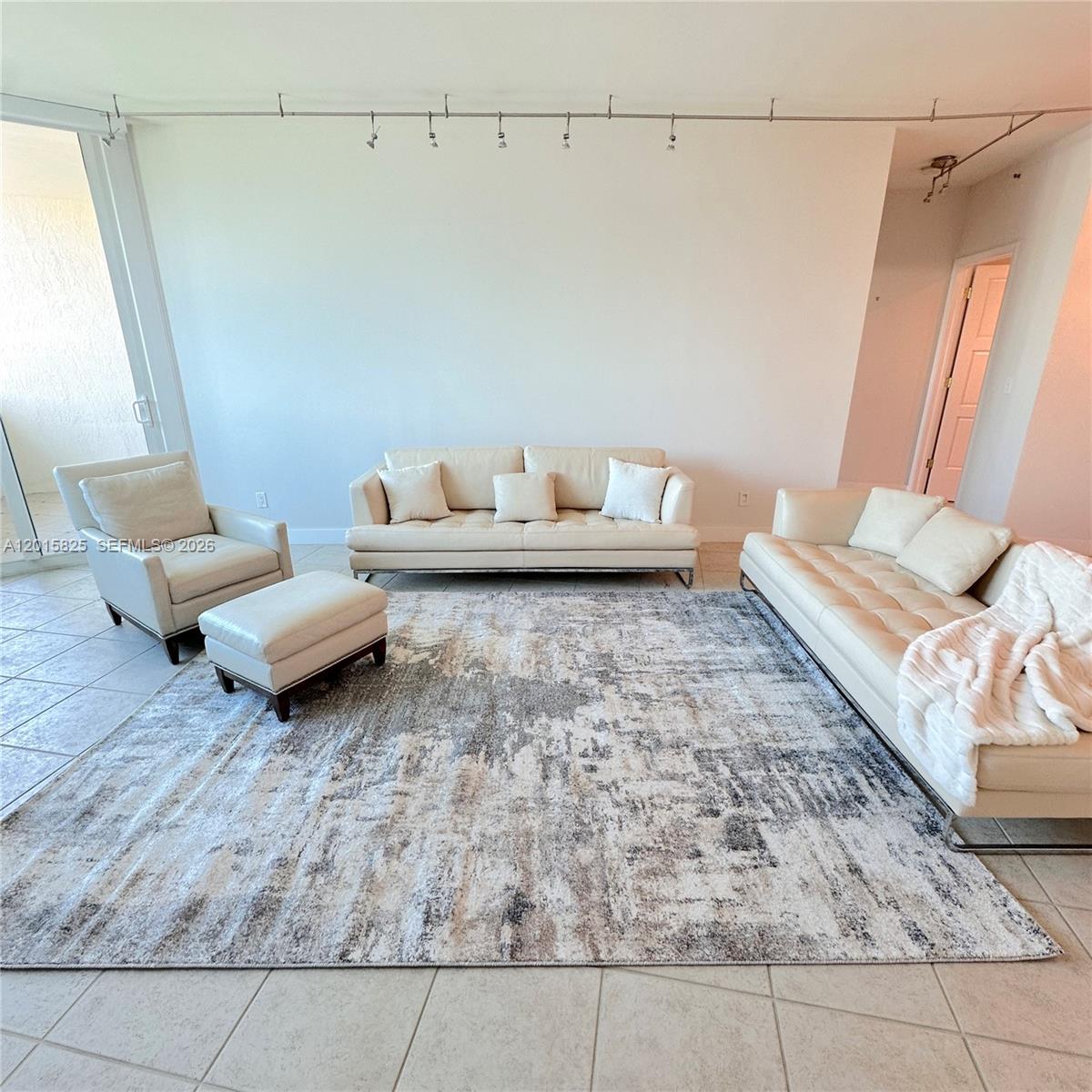 300 S Pointe Dr #704 Miami Beach, FL 33139