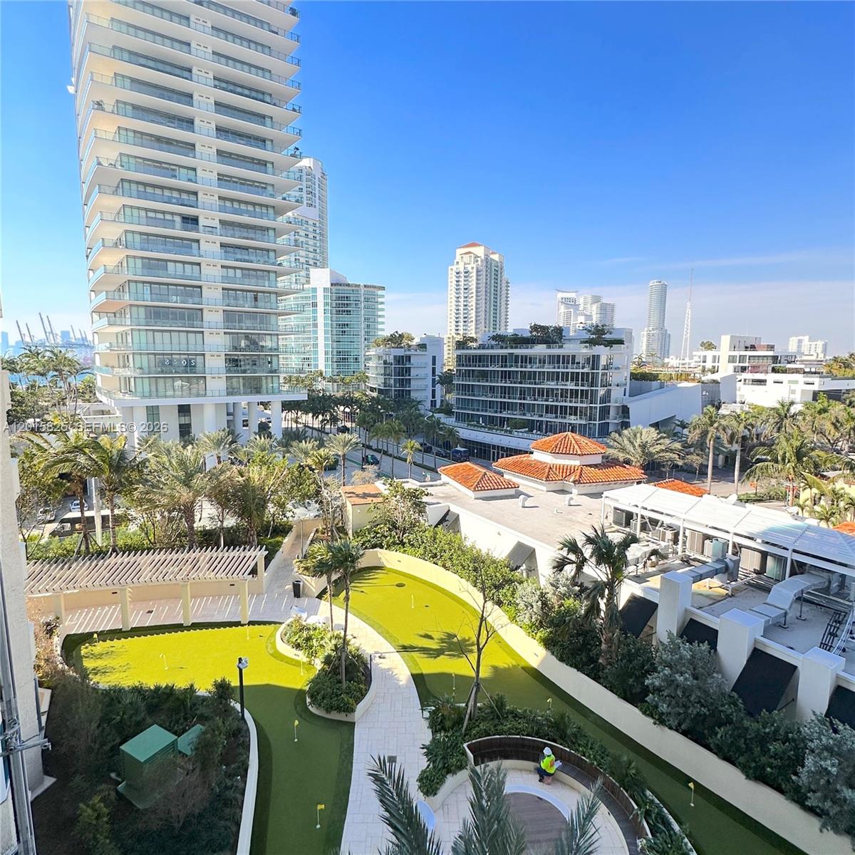 300 S Pointe Dr #704 Miami Beach, FL 33139