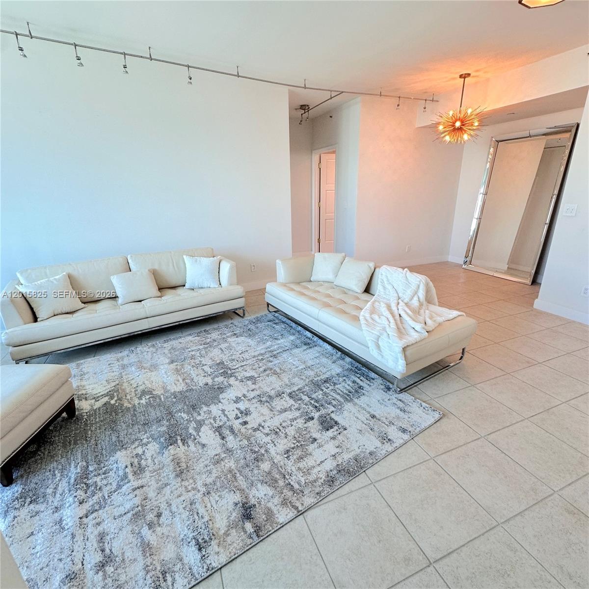 300 S Pointe Dr #704 Miami Beach, FL 33139