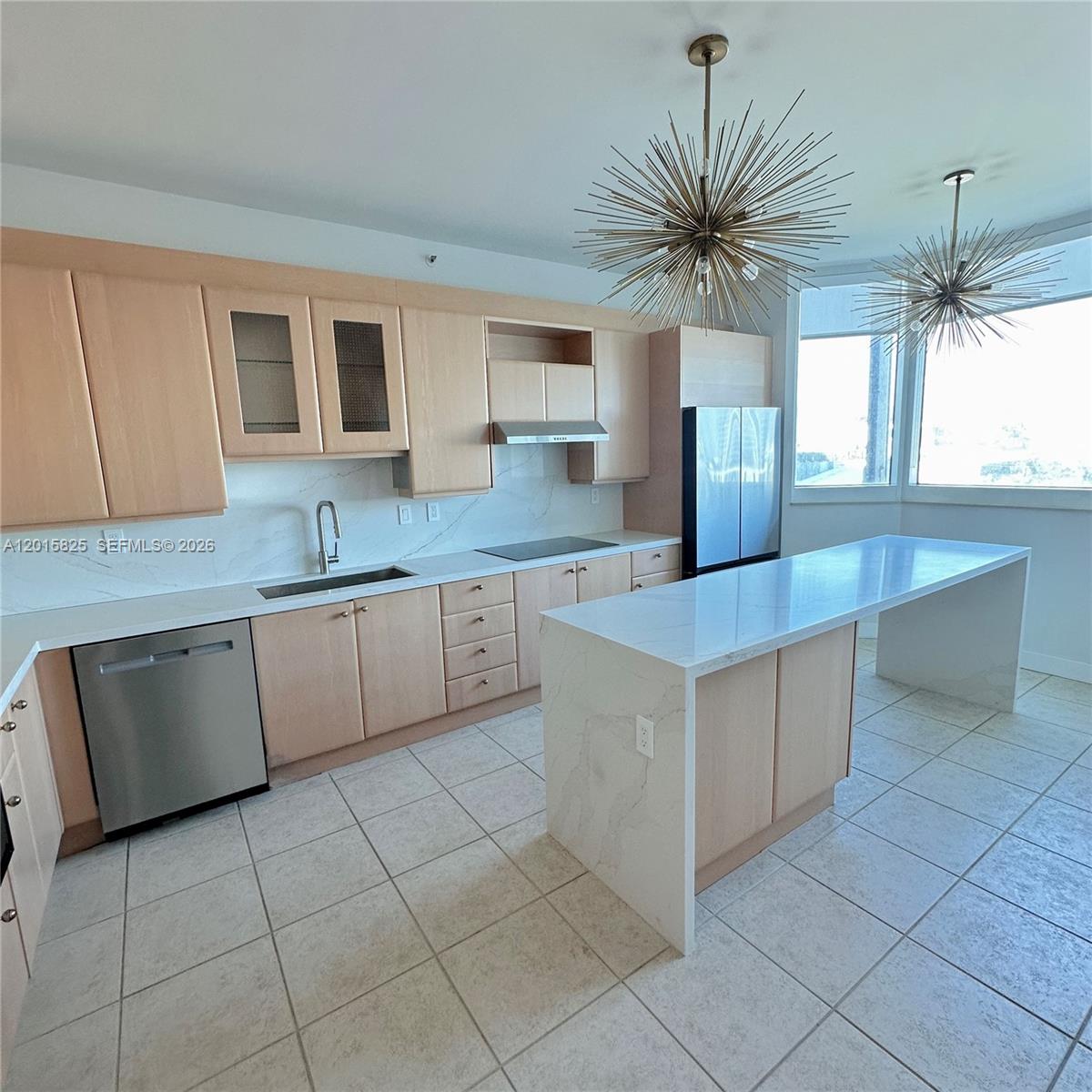 300 S Pointe Dr #704 Miami Beach, FL 33139