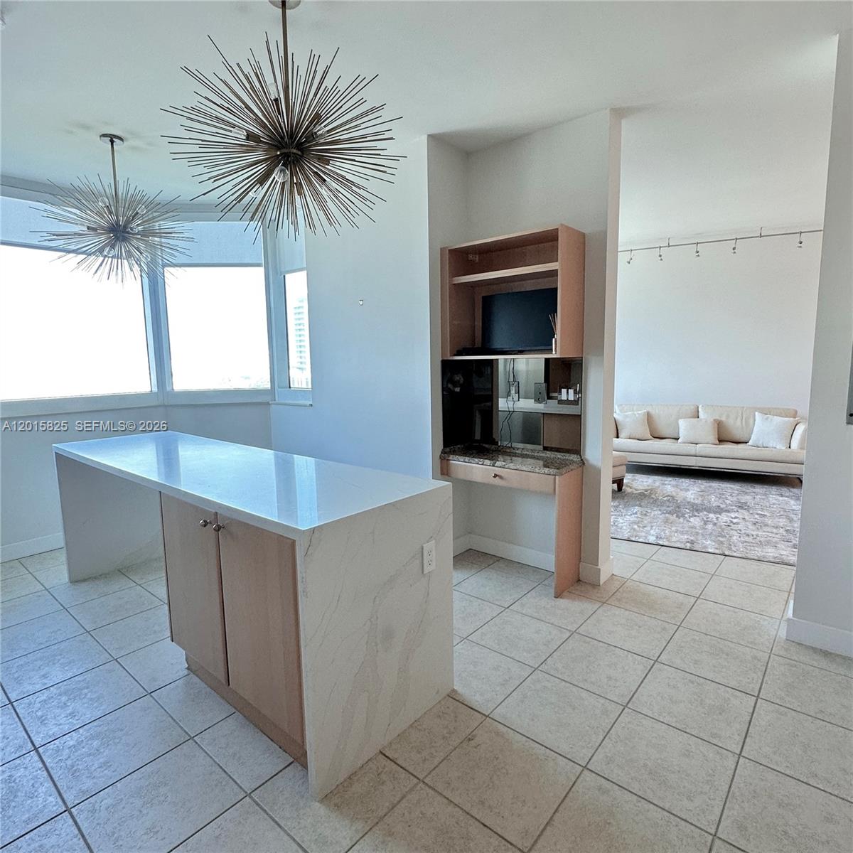 300 S Pointe Dr #704 Miami Beach, FL 33139