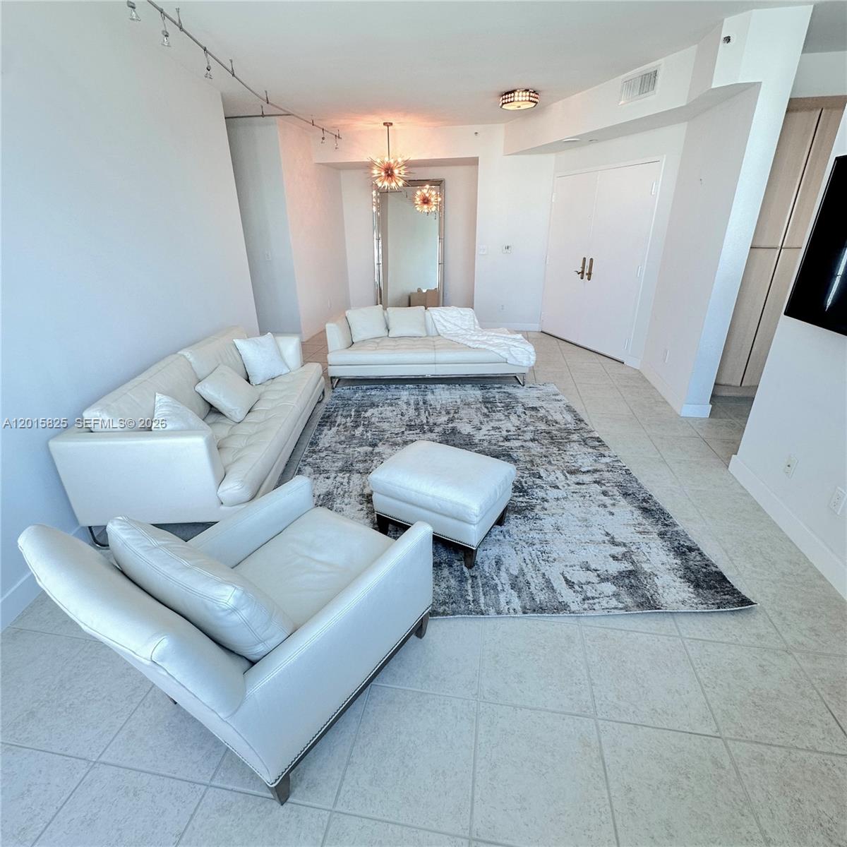 300 S Pointe Dr #704 Miami Beach, FL 33139