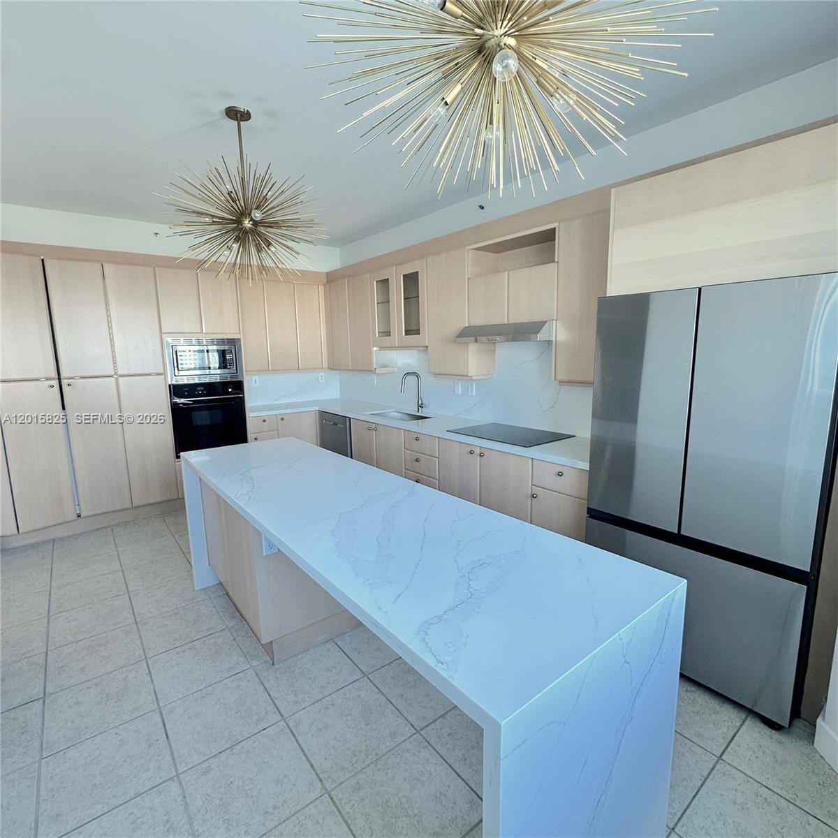 300 S Pointe Dr #704 Miami Beach, FL 33139