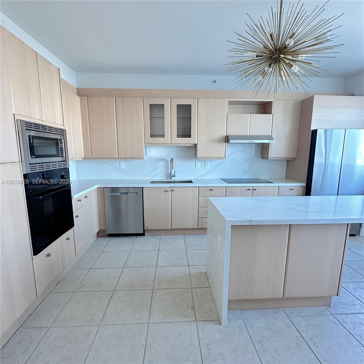 300 S Pointe Dr #704 Miami Beach, FL 33139