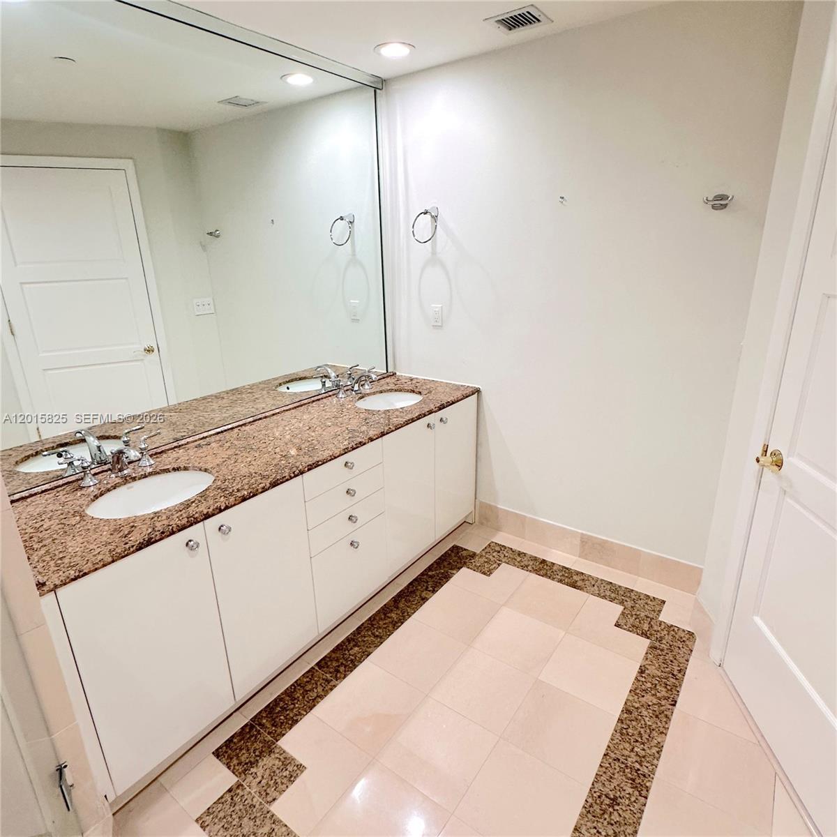 300 S Pointe Dr #704 Miami Beach, FL 33139