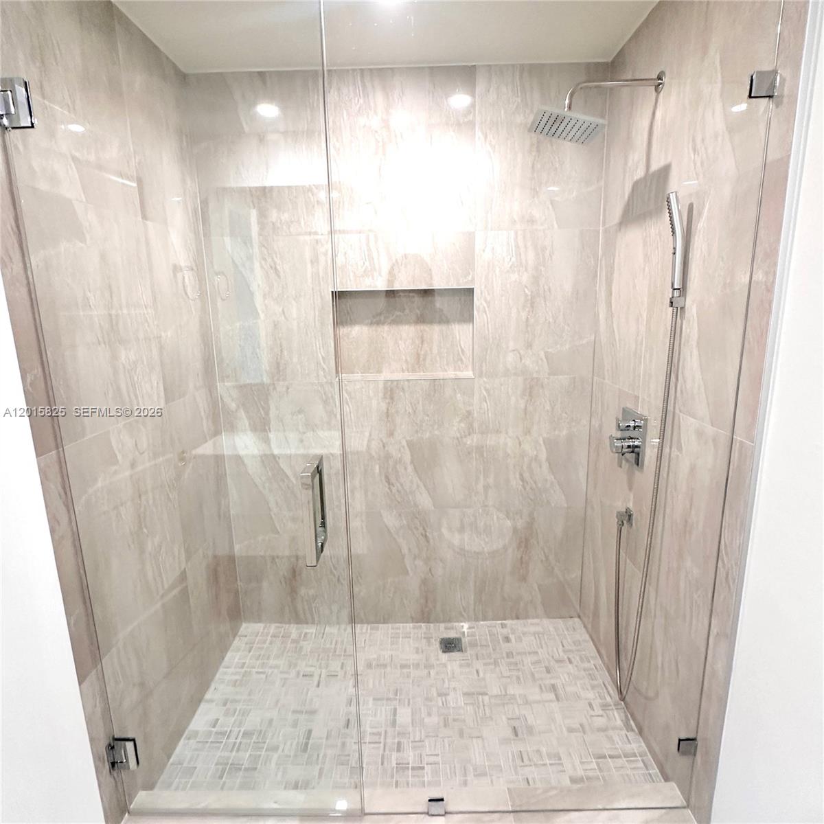 300 S Pointe Dr #704 Miami Beach, FL 33139