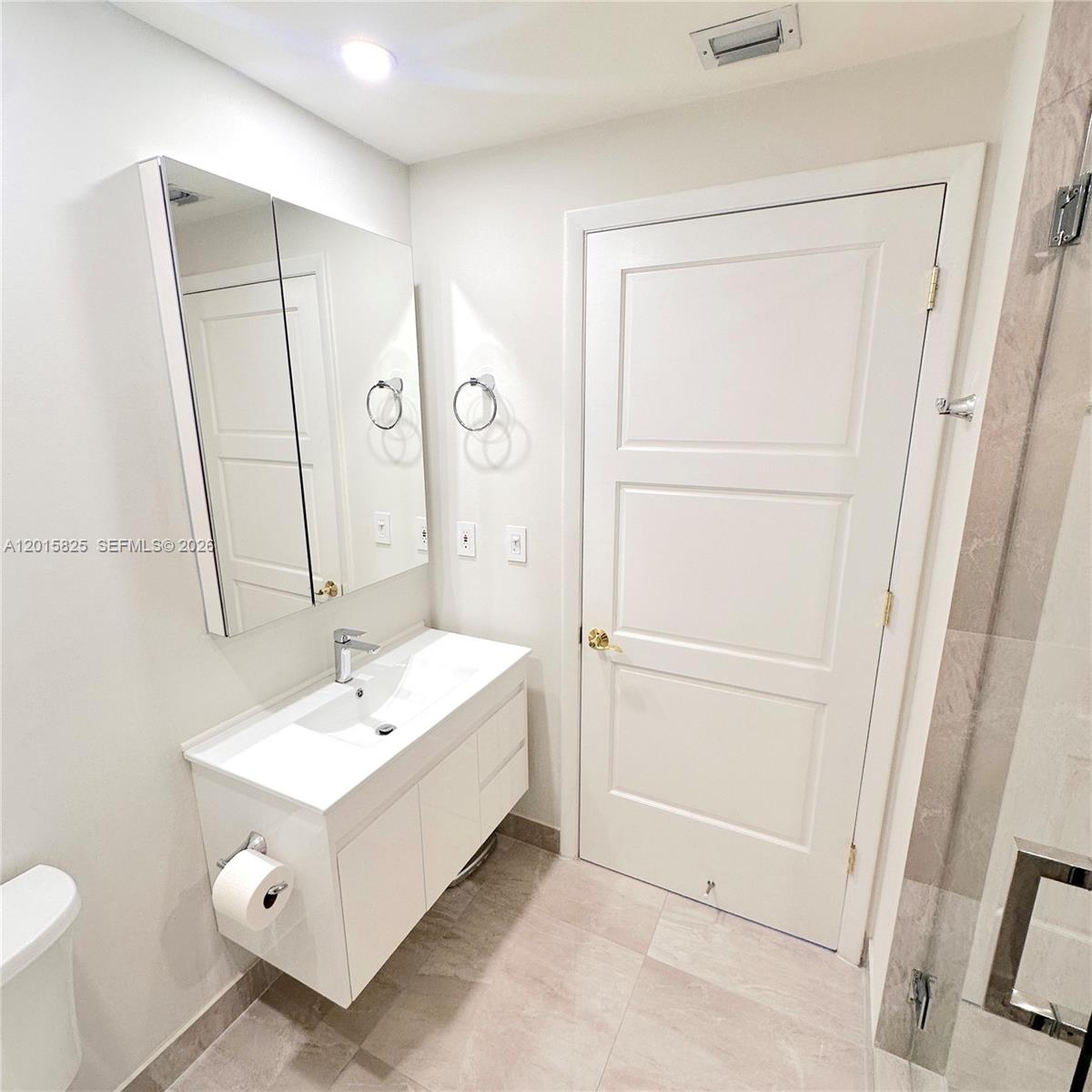 300 S Pointe Dr #704 Miami Beach, FL 33139