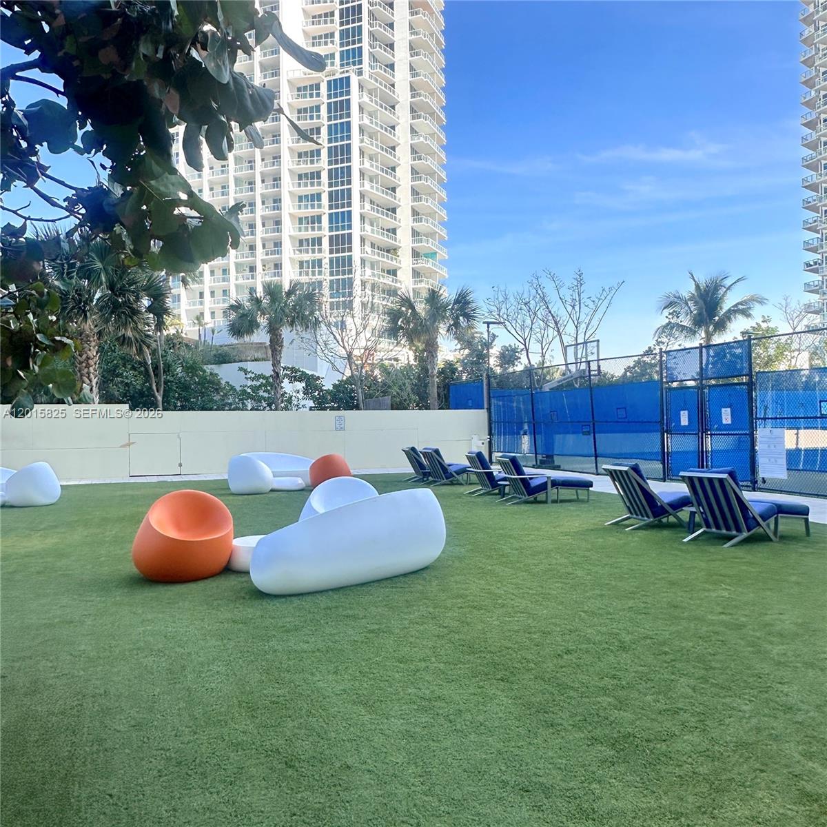 300 S Pointe Dr #704 Miami Beach, FL 33139
