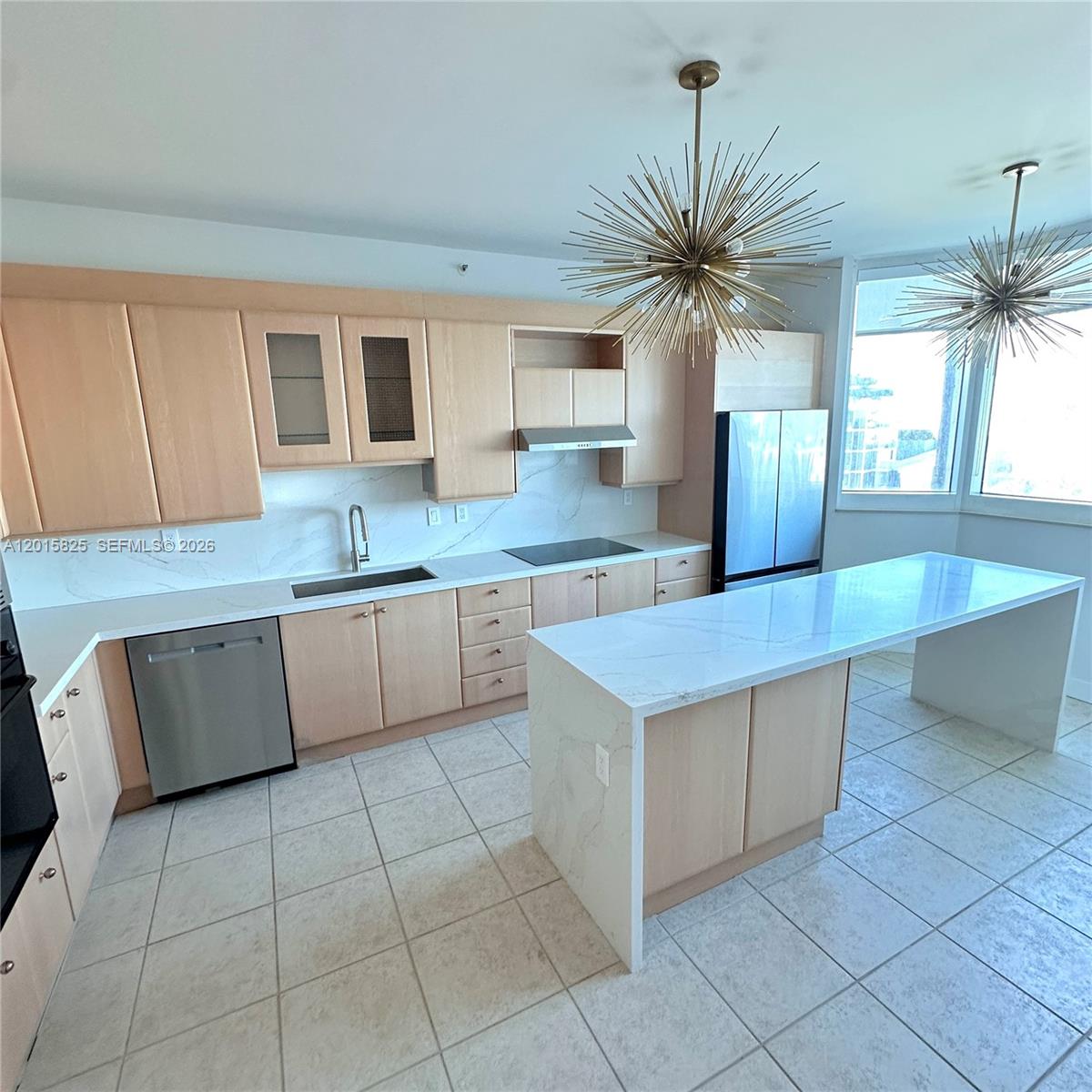 300 S Pointe Dr #704 Miami Beach, FL 33139