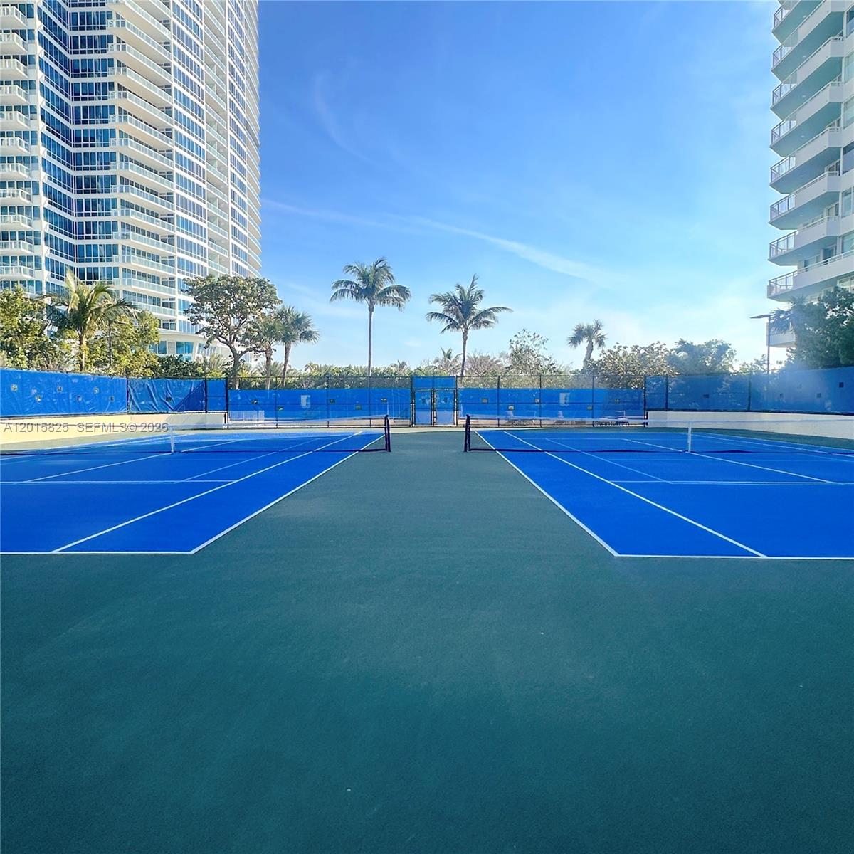 300 S Pointe Dr #704 Miami Beach, FL 33139