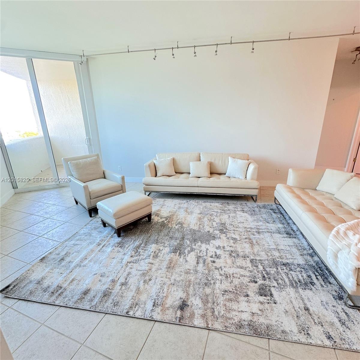 300 S Pointe Dr #704 Miami Beach, FL 33139