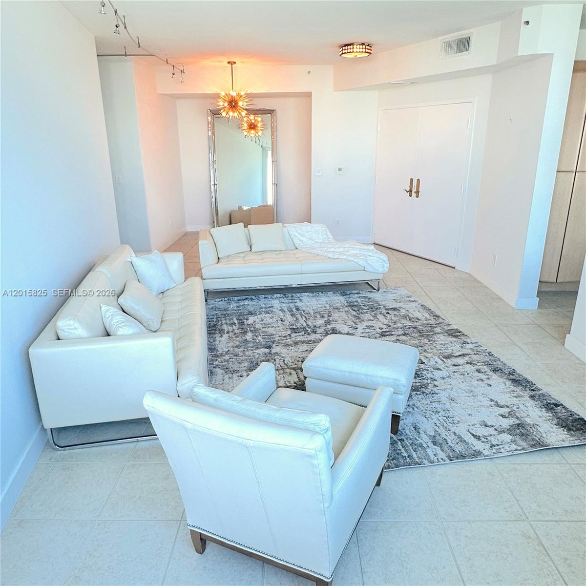 300 S Pointe Dr #704 Miami Beach, FL 33139