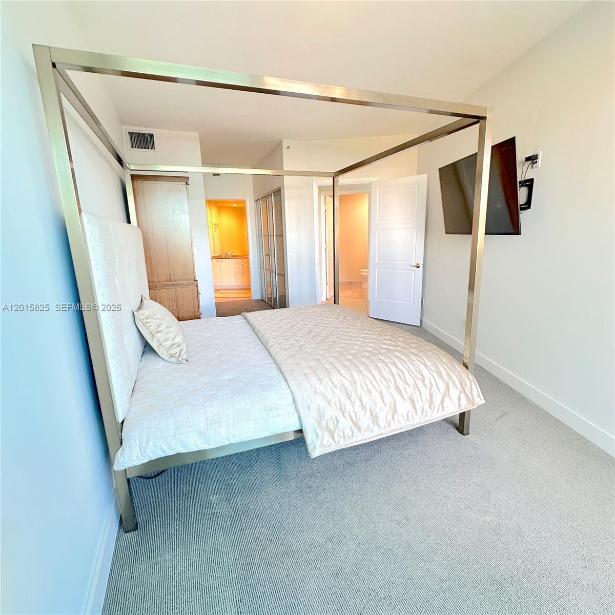 300 S Pointe Dr #704 Miami Beach, FL 33139