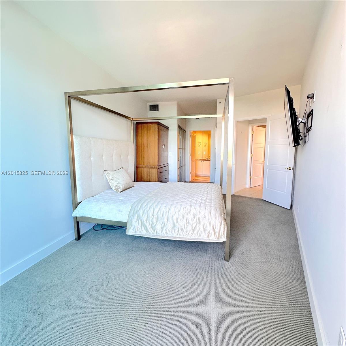 300 S Pointe Dr #704 Miami Beach, FL 33139
