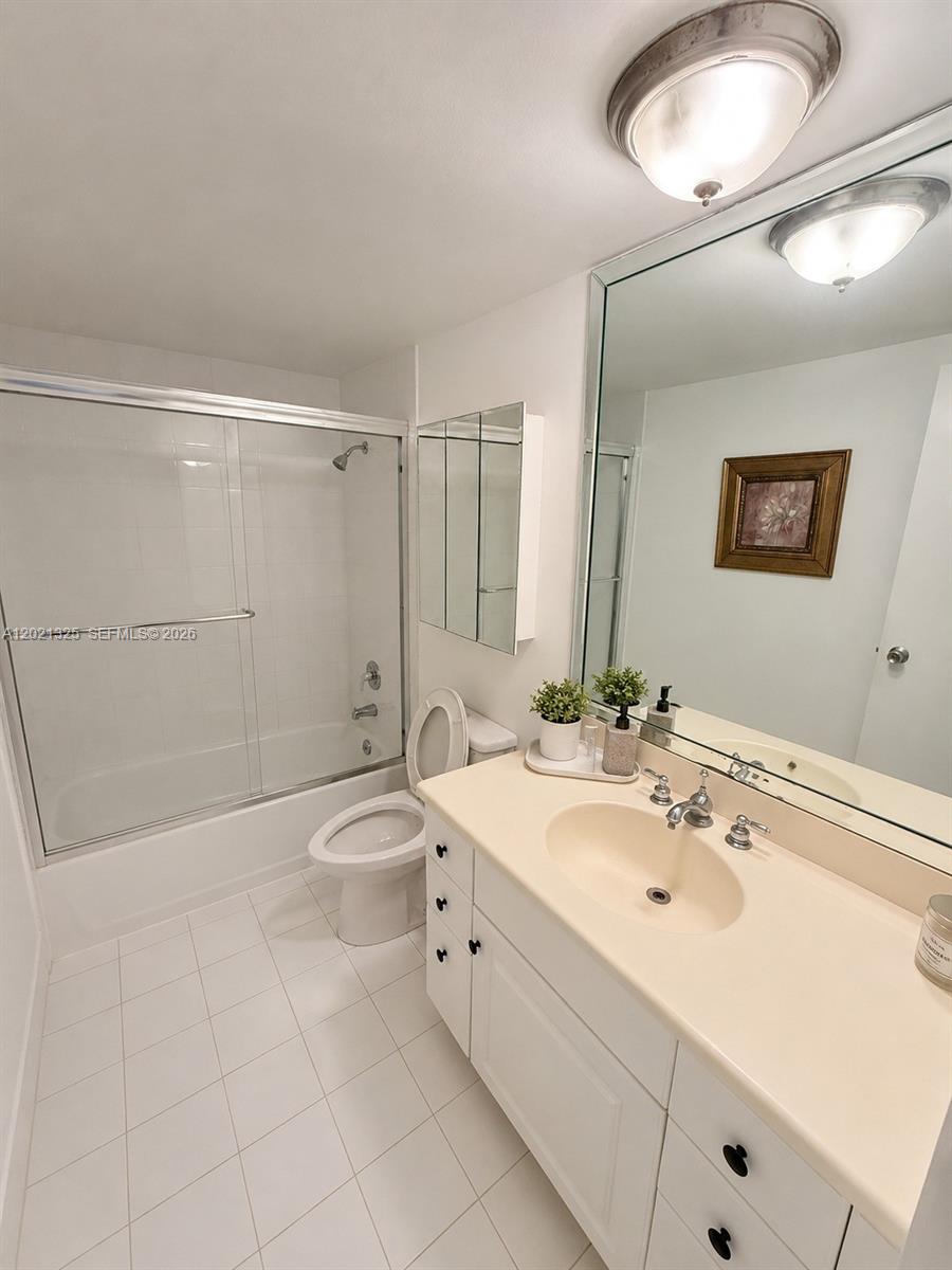 5151 Collins Ave #1520 Miami Beach, FL 33140