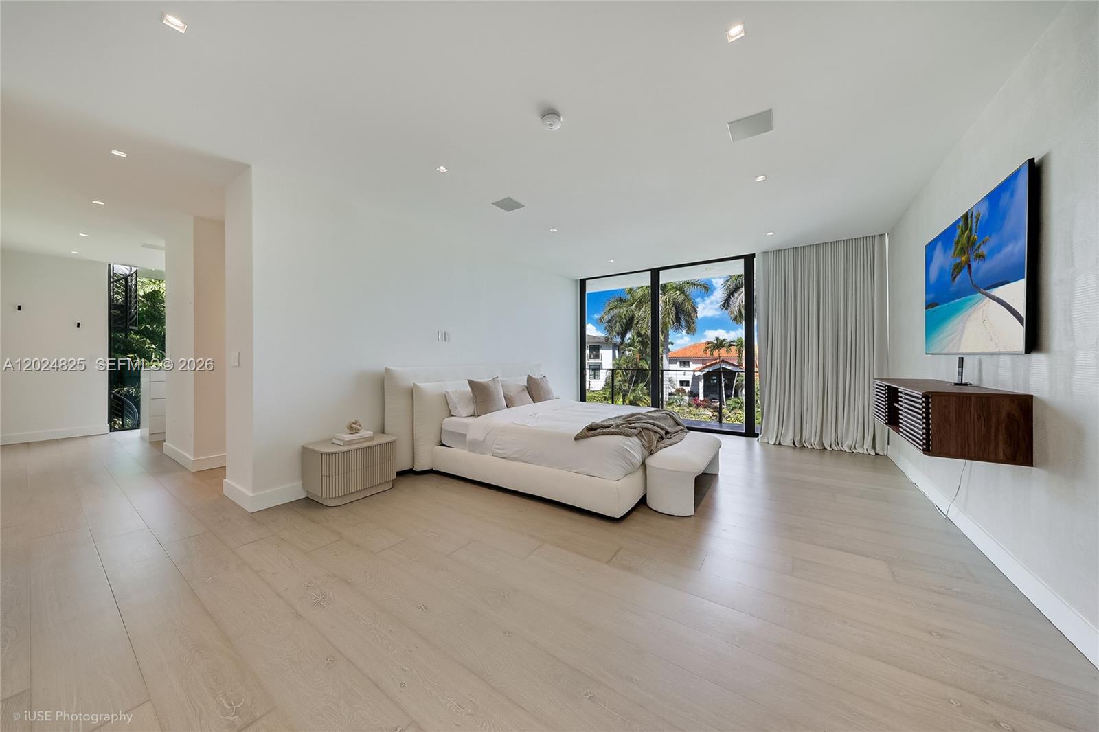 420 N Hibiscus Dr Miami Beach, FL 33139