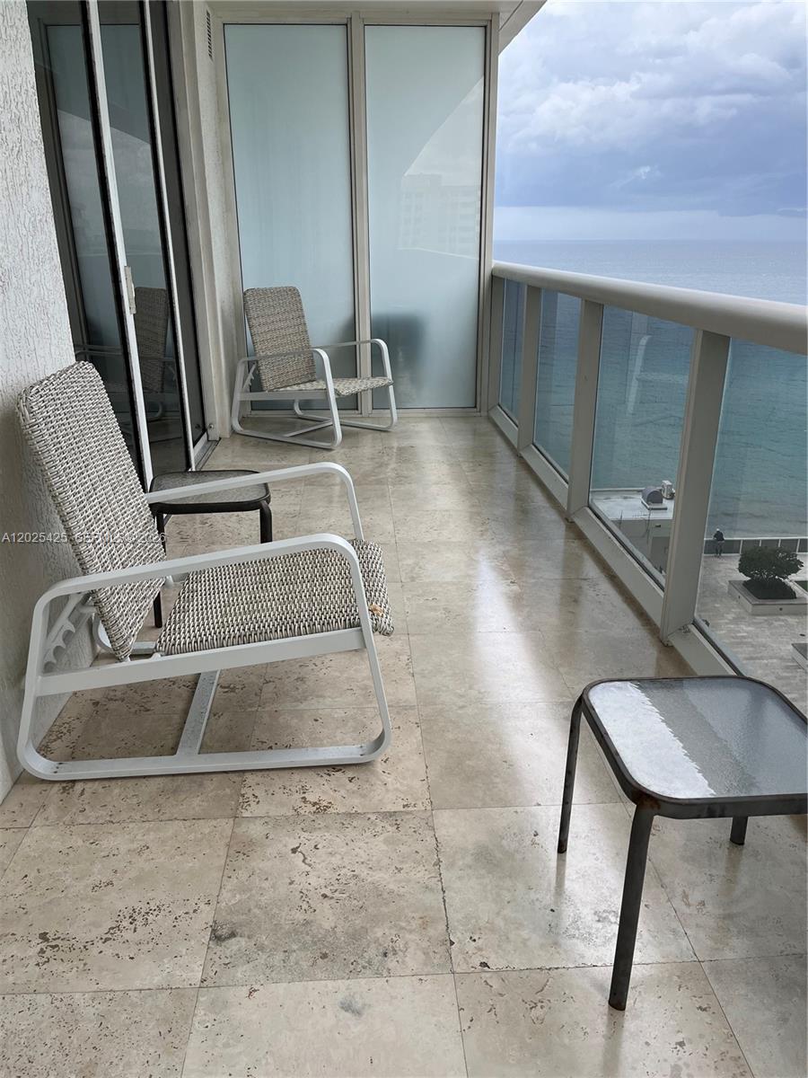 image Beach Club 21