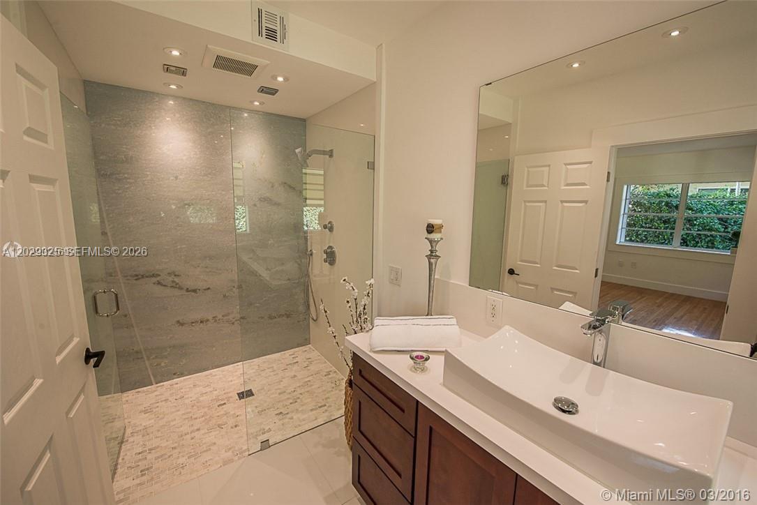 931 Placetas Ave Coral Gables, FL 33146
