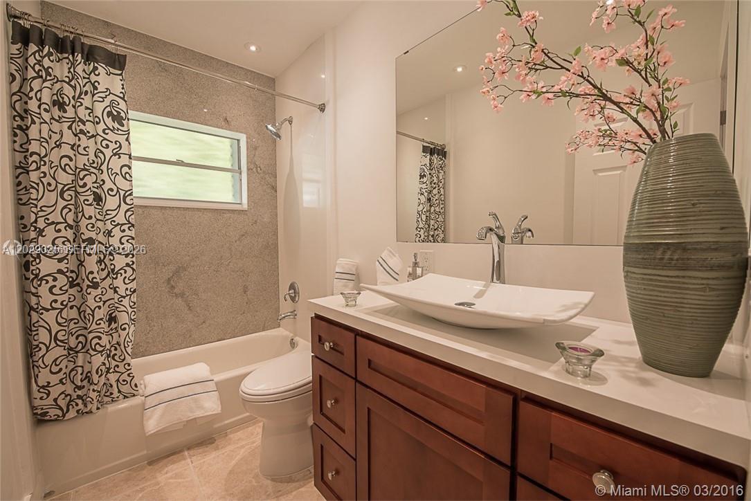 931 Placetas Ave Coral Gables, FL 33146