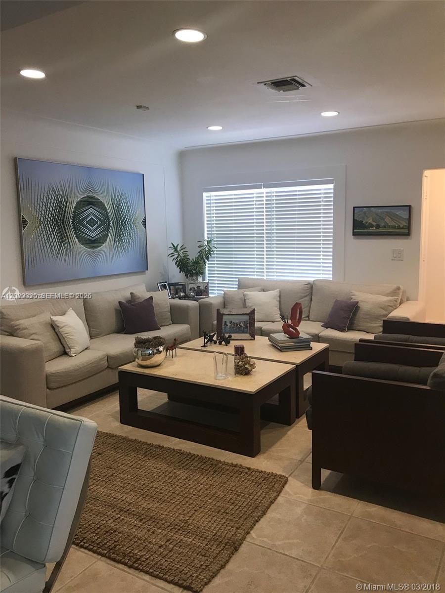 931 Placetas Ave Coral Gables, FL 33146